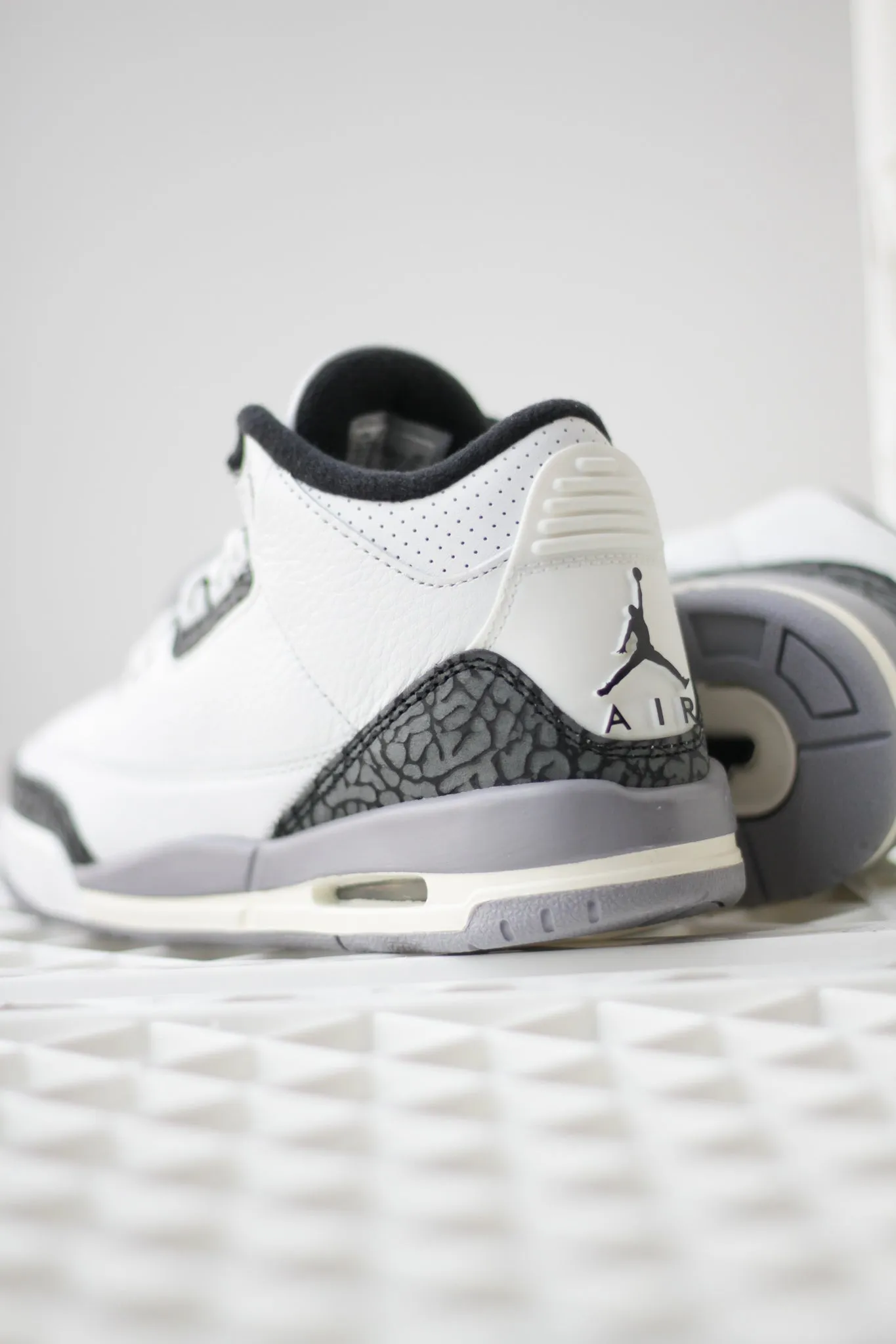 AIR JORDAN 3 RETRO (GS) "CEMENT GREY"