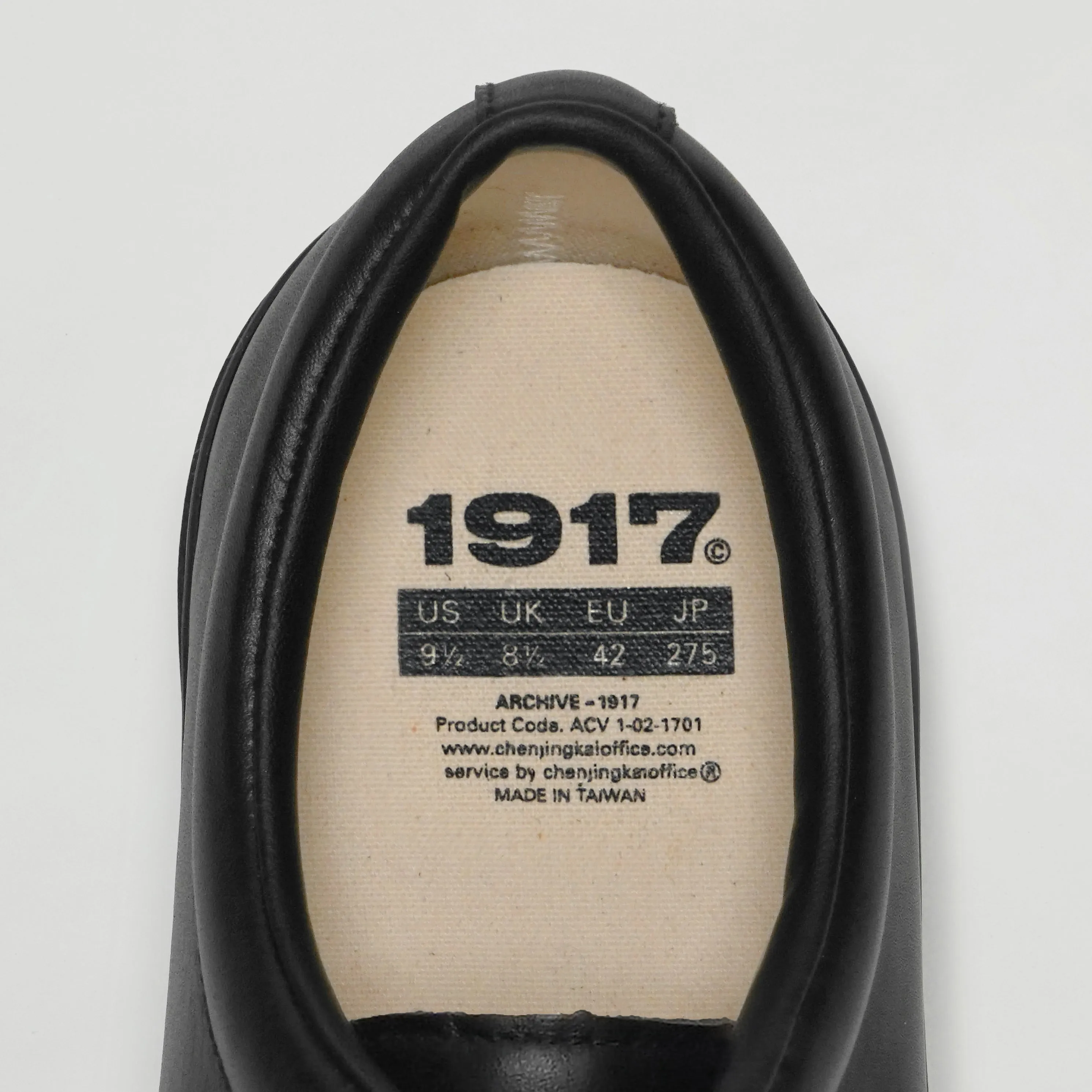 Archive 1917 Black: The Athletic Shoe