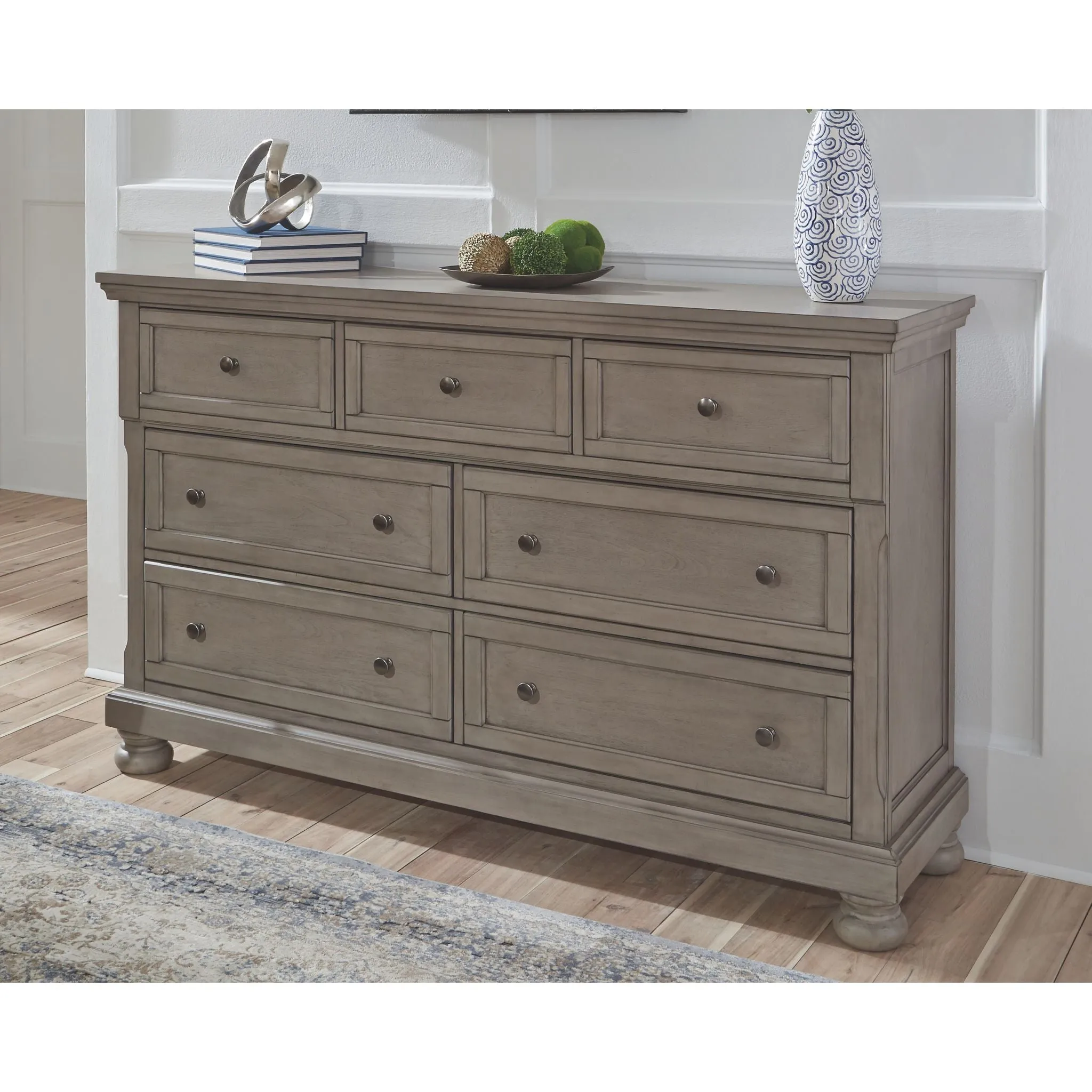 Lettner Dresser