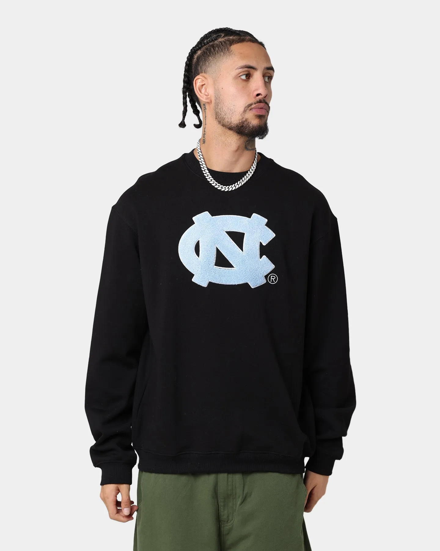 National Collegiate Athletic Association North Carolina Tar Heels Team Logo Chenille Crewneck Black