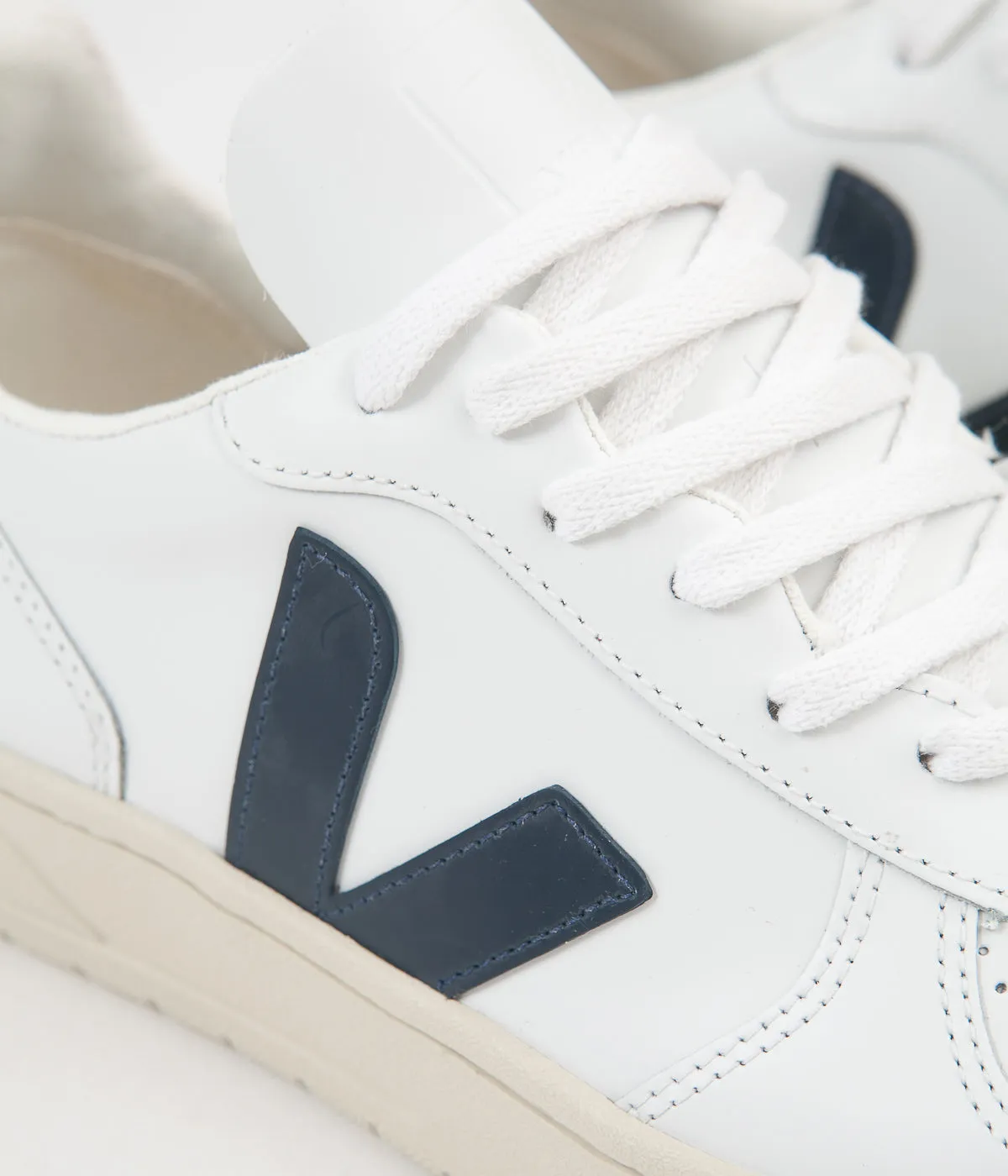 Veja Womens V-10 Leather Shoes - Extra White / Nautico / Pekin