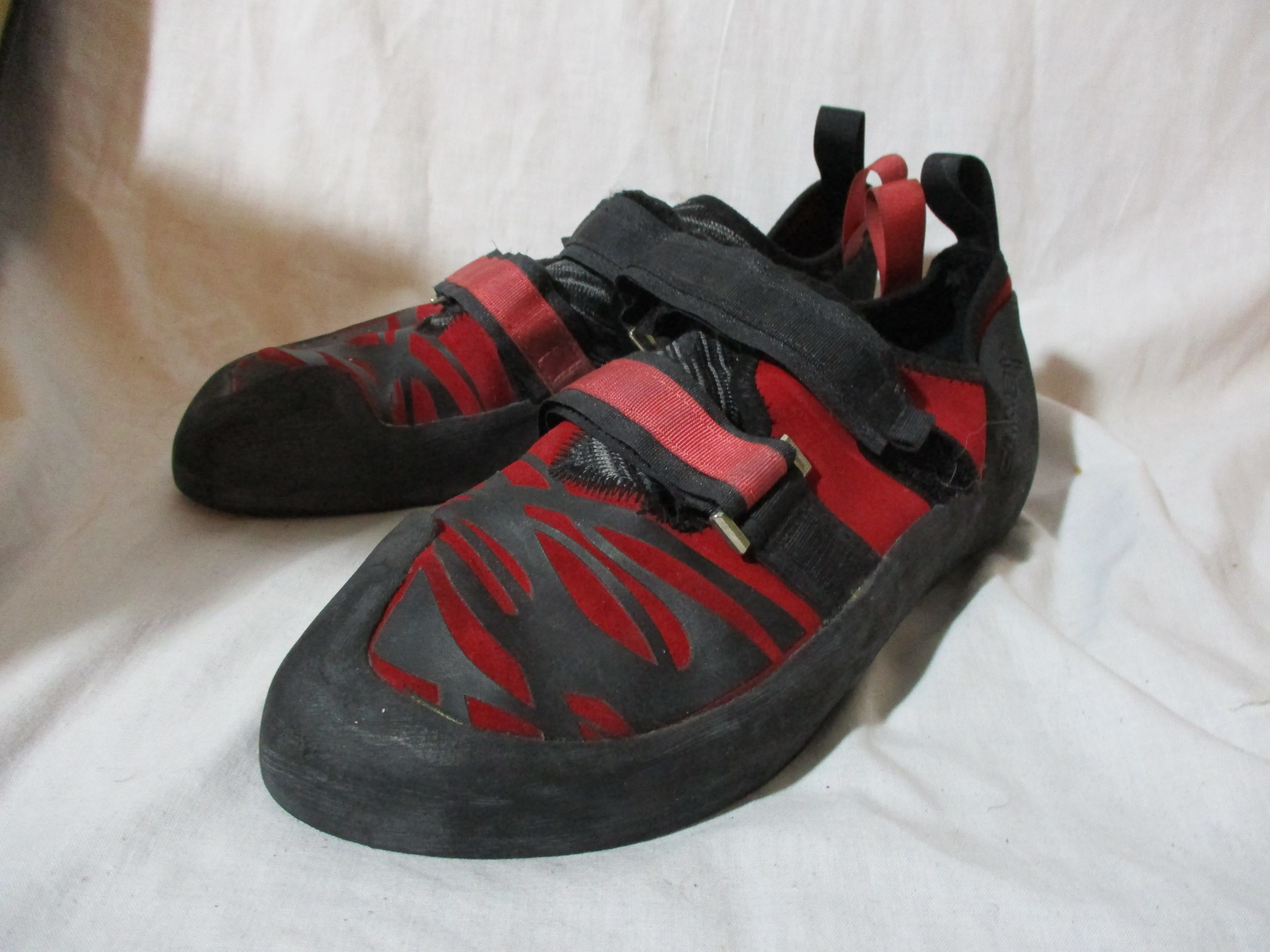 Womens CLIMBX Rock Bouldering Indoor Outdoor SHOE 9 BLACK Red